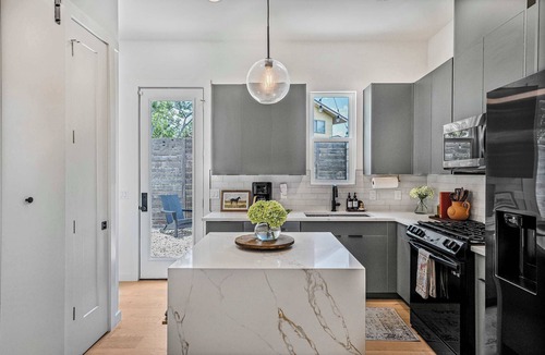 South Manchaca House | Dog-Friendly Home Near South Congress & Fire Pit