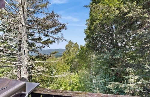 Franconia House | Dog-friendly home with stunning views & balcony, near Cannon Mountain