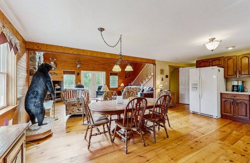 Jefferson House | Dog-friendly home with huge yard - near swimming hole, snowmobiling