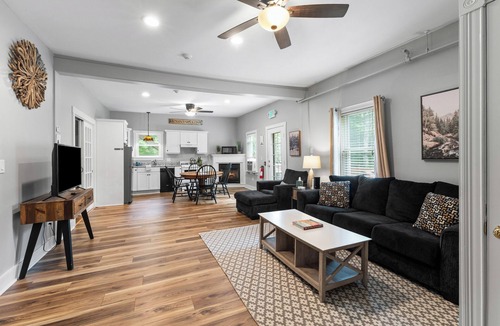Intervale Condo | Dog friendly, Jacuzzi tub, Full kitchen, River Patio