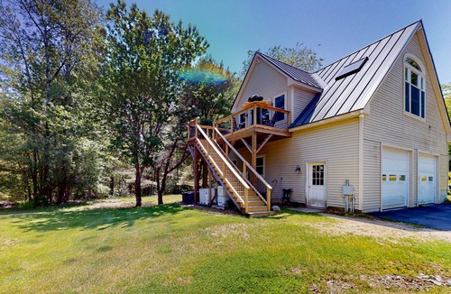 Edgecomb Apartment | Dog-friendly riverfront studio with pool table, grill, deck, kayaks, river views