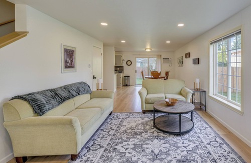 Arlington House | Dog-Friendly Townhome Near Stillaguamish River!