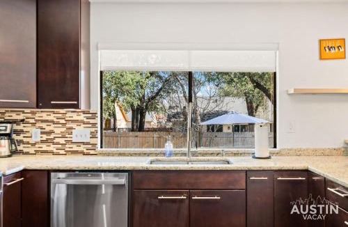 Mesa Park House | Domain Escape 4BR 2.5BA Pool Hot Tub w Game Lounge
