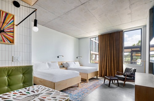 East Cesar Chavez Hotel | Double Room at Arrive Austin, City View, Dog-Friendly, Minutes to Zargosa Park!