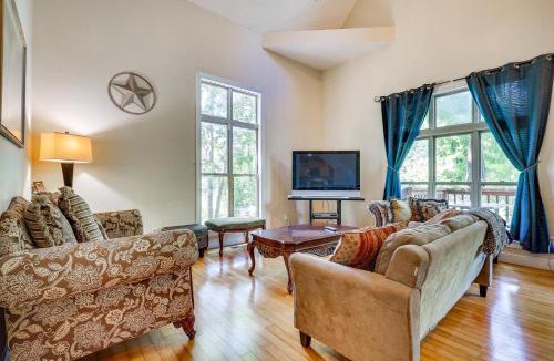 Double Springs House | Double Springs Cabin Stay w/Deck + Shared Dock!
