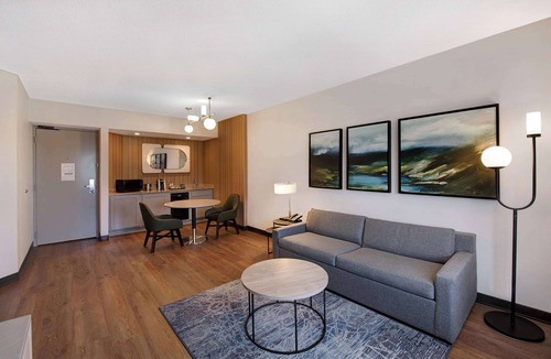 Durham Hotel | DoubleTree Suites by Hilton Raleigh - Durham
