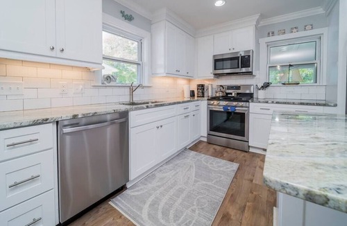 Long Beach House | Down Time - Beautiful Dog-Friendly 3-Bedroom Home.