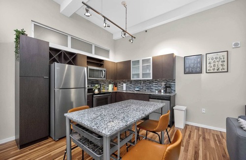Downtown Cincinnati Apartment | Downtown 2 Bed Steps from Paul Brown Stadium