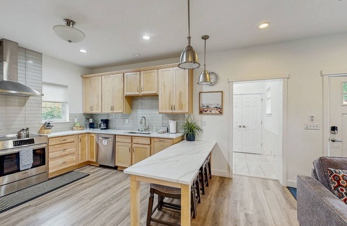 North Star House | Downtown Anchorage Retreat – 2 Full Kitchens, Coffee Bar & Wheelchair Accessible