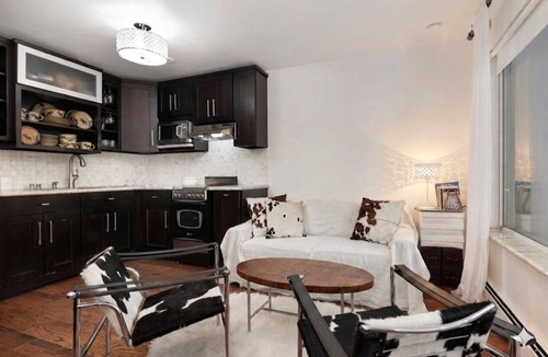 Aspen Condo | Downtown Aspen! Aspen Mountain & Cowhide! Comfy Bed, Quiet, Parking!