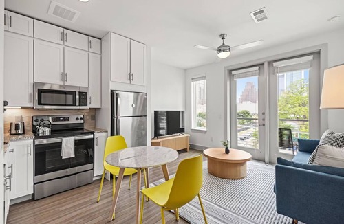 Waller Creek District Hotel | Downtown Austin Apartment w/Kitchen & Workspace – Ideal for Long Stays | 2 Units
