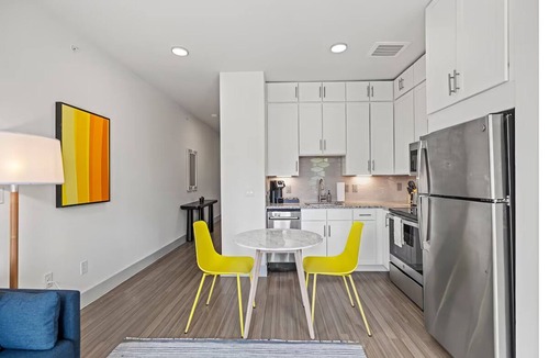 Waller Creek District Hotel | Downtown Austin Apartment w/Kitchen & Workspace – Ideal for Long Stays | 2 Units