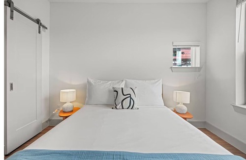 Waller Creek District Hotel | Downtown Austin Apartment w/Kitchen & Workspace – Ideal for Long Stays | 2 Units