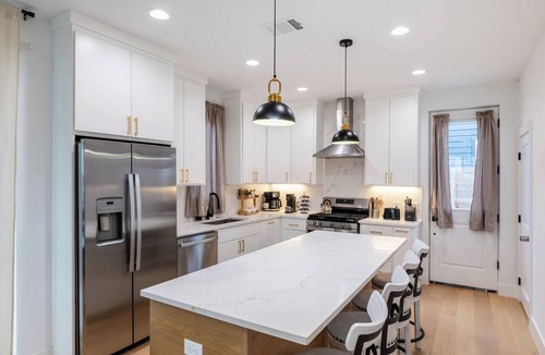 East MLK House | Downtown Austin, Arcade, Game Room & Sleep16+Bachelors welcome!