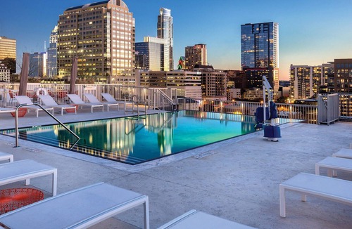 Civic District Apartment | Downtown Austin Condo w/Rooftop Pool! 1 mile from Convention Center!
