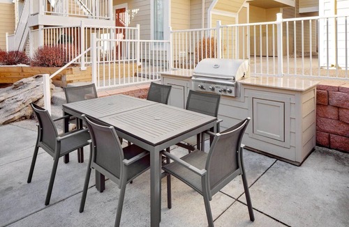 Highland House | Downtown Denver Accommodation w/Living Area | Free Parking & Breakfast