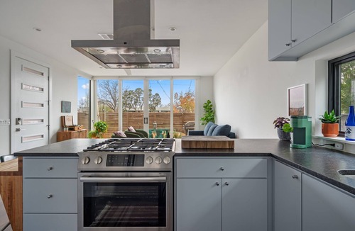 Holly House | Downtown Hub | 1 Mile to Rainey St, 1.6 to E 6th