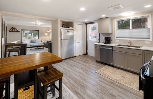 Leavenworth House | Downtown Leavenworth - Walk to Town, Hot Tub, Family Friendly, Expansive Lawn!
