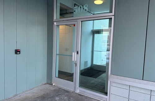 Downtown Anchorage Apartment | Downtown luxury stay king bed