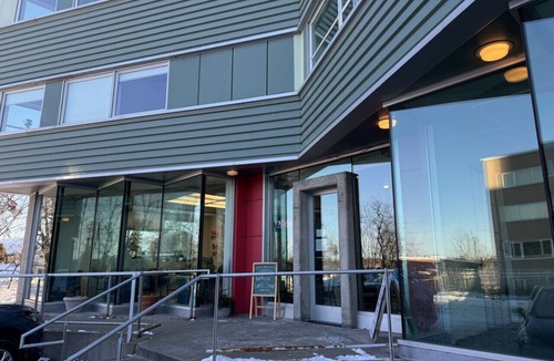 Downtown Anchorage Apartment | Downtown luxury stay king bed