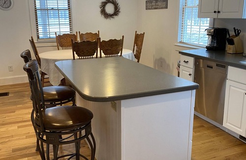 North Conway House | Downtown North Conway Village with private pool and hot tub!