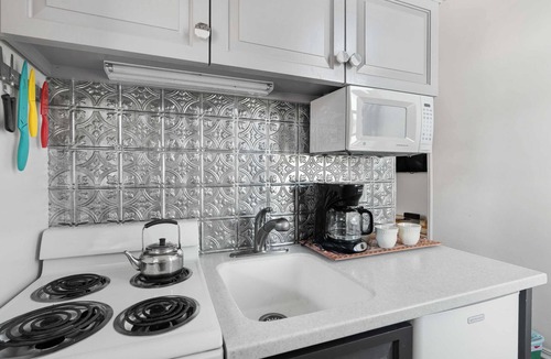 Salida Apartment | Downtown Palace Hotel Suite - Steps to Adventure