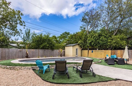 Highland House | Downtown⛪ Pool 🚣‍♀️Spa🍖 BBQ 👩‍👩‍👧‍👧4BR 🐱‍👓Arcade 🏓Pingpong