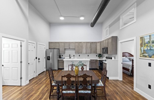 Delaware Apartment | Downtown Stay Walk to Restaurants Fast WiFi Pet Friendly
