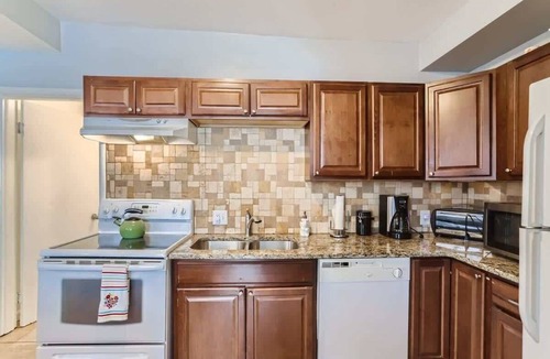 Lafayette House | Downtown Tranquility: 2BDR Escape in Lafayette