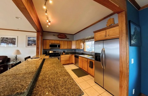 Wasilla House | Downtown Wasilla Lakefront Home w/private dock