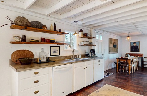 Boothbay Harbor House | Downtown Waterfront Cottage with shoreline sitting room