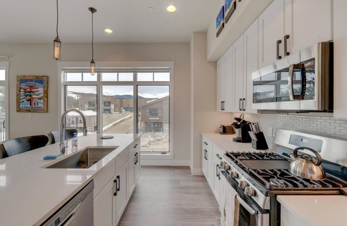 Winter Park House | Downtown WP Corner Loft 24 I Huge Hot Tub I Great Views I Bunk Beds I Discounted Attractions