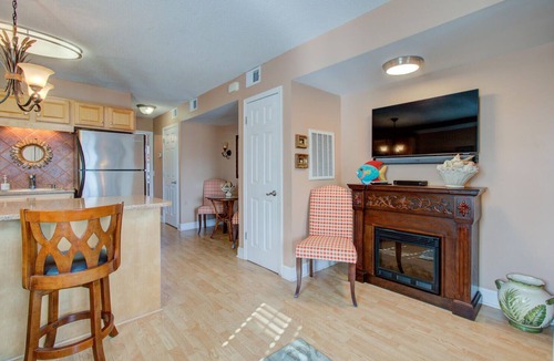 Carolina Beach Condo | 🌴Driftwood Villa 101: Seasonal Pool, Sleeps 4🌴