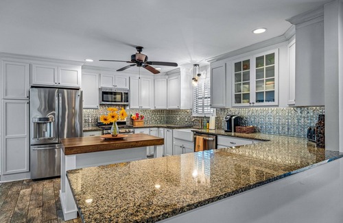 Mentone House | Drop A Line – Riverfront Relaxation on Little Riverer