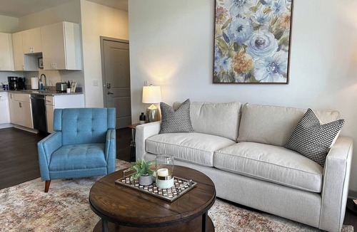 Tuttle West Apartment | Dublin 1BR | Pets OK | King bed | 0 stairs