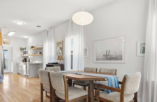 East MLK House | E Austin Local - Cool Craftsman Steps to Coffee + Music, Easy Drive to Downtown!