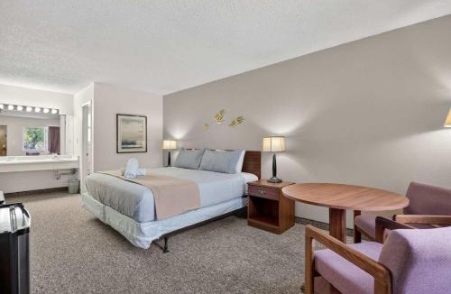 Manitou Springs House | Eagle Motel Suite 224