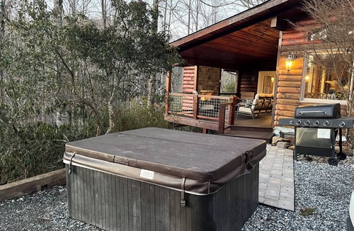 Boone Cabin | Eagle's View Cabin with Hot Tub Minutes From Downtown Boone