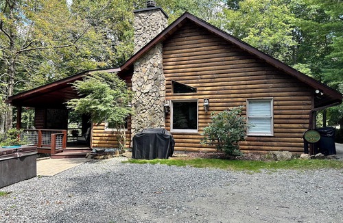 Boone Cabin | Eagle's View Cabin with Hot Tub Minutes From Downtown Boone