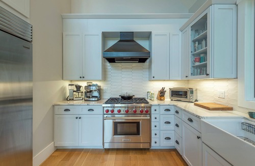 Swannanoa House | Eagle View | Pets, Fenced Yard, Screened Porch, Chef's Kitchen & Stunning Views!