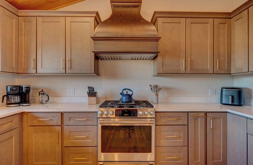 Birch Hill House | Eagle’s Nest | Golf Sim, Theater | Sleeps 16