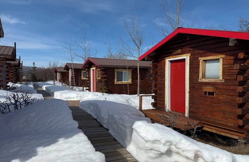 Healy Cabin | Earthsong Lodge - Queen Suite
