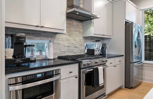 Swede Hill House | East Austin Duo: House + Apt | Walk to Fun