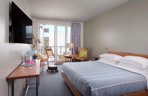 East Cesar Chavez Hotel | East Austin Hotel