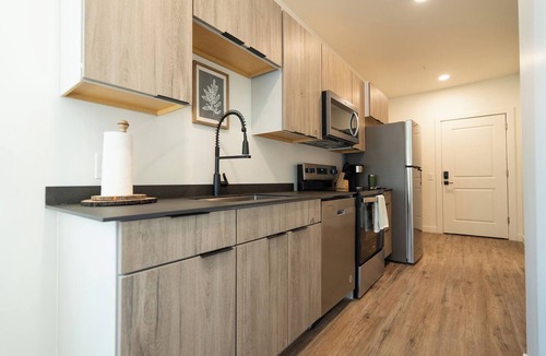 Franklin Park Apartment | East Market Columbus Modern Apartment