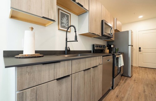 Franklin Park Apartment | East Market Columbus Modern Apartment