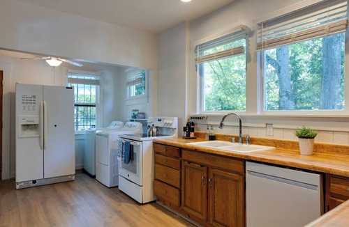 Mid-Beacon Hill House | Easy Access to Dtwn! Seattle Group-Friendly Home