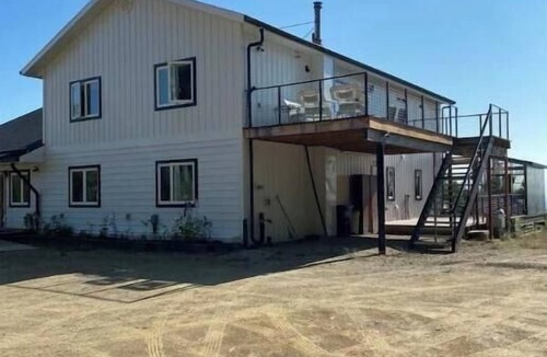Fairbanks Apartment | Easy access to Steese Hwy for Ft Knox & travelers! Discounts on monthly rentals.
