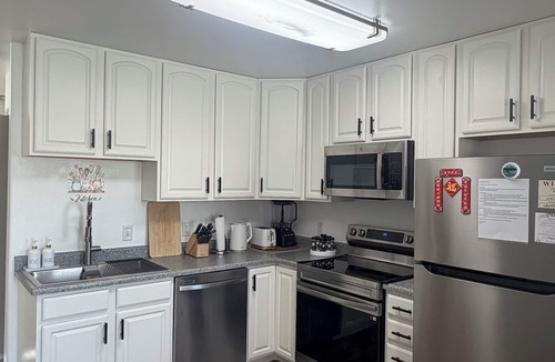 Fairbanks House | Easy Stay Cozy 3BR Home Aurora Views Prime Location