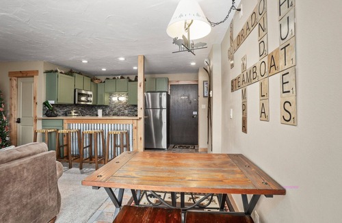 Steamboat Springs Condo | Easy Walk to Base Area Activities - Cozy Condo - Large Outdoor Hot Tub